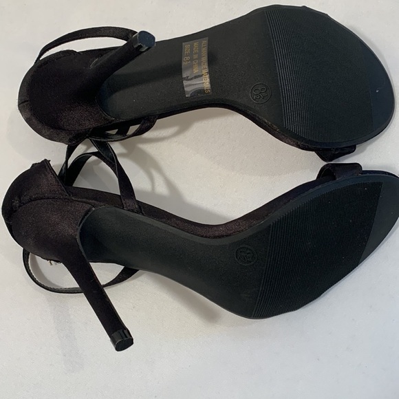 Wild diva size 8 1/2 black stiletto heels with wrap around ankle strap - Picture 5 of 5